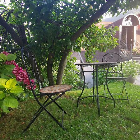 Apartmaji Mak Jesenice Exteriör bild