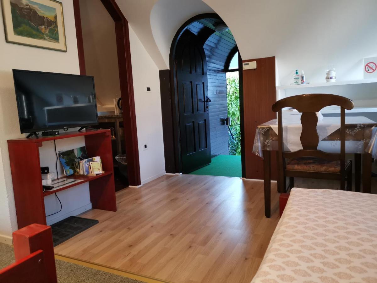 Apartmaji Mak Jesenice Exteriör bild