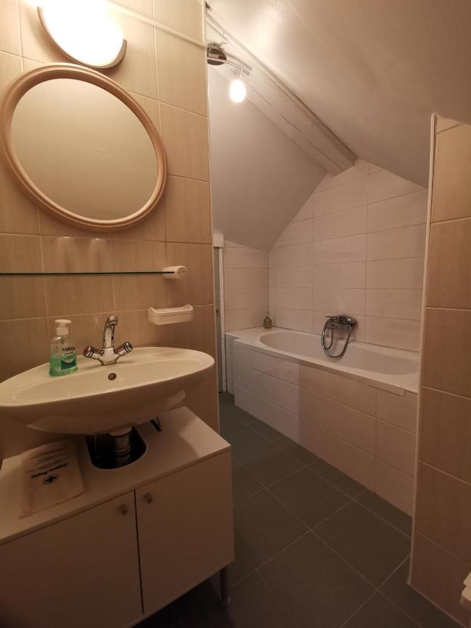 Apartmaji Mak Jesenice Exteriör bild