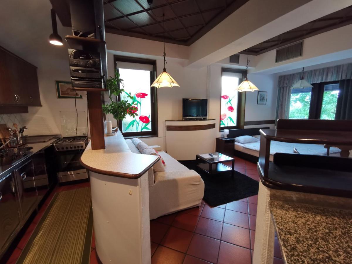 Apartmaji Mak Jesenice Exteriör bild