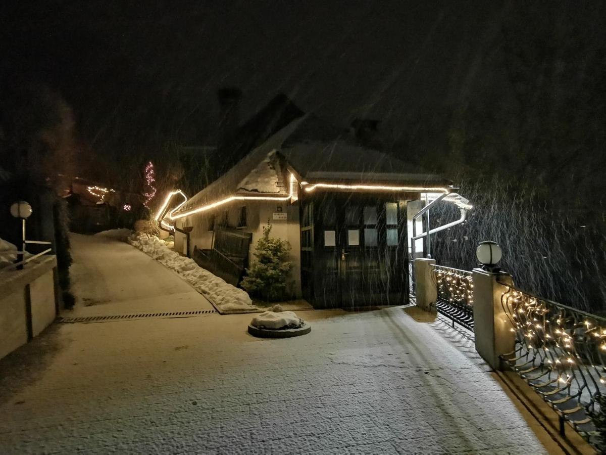 Apartmaji Mak Jesenice Exteriör bild