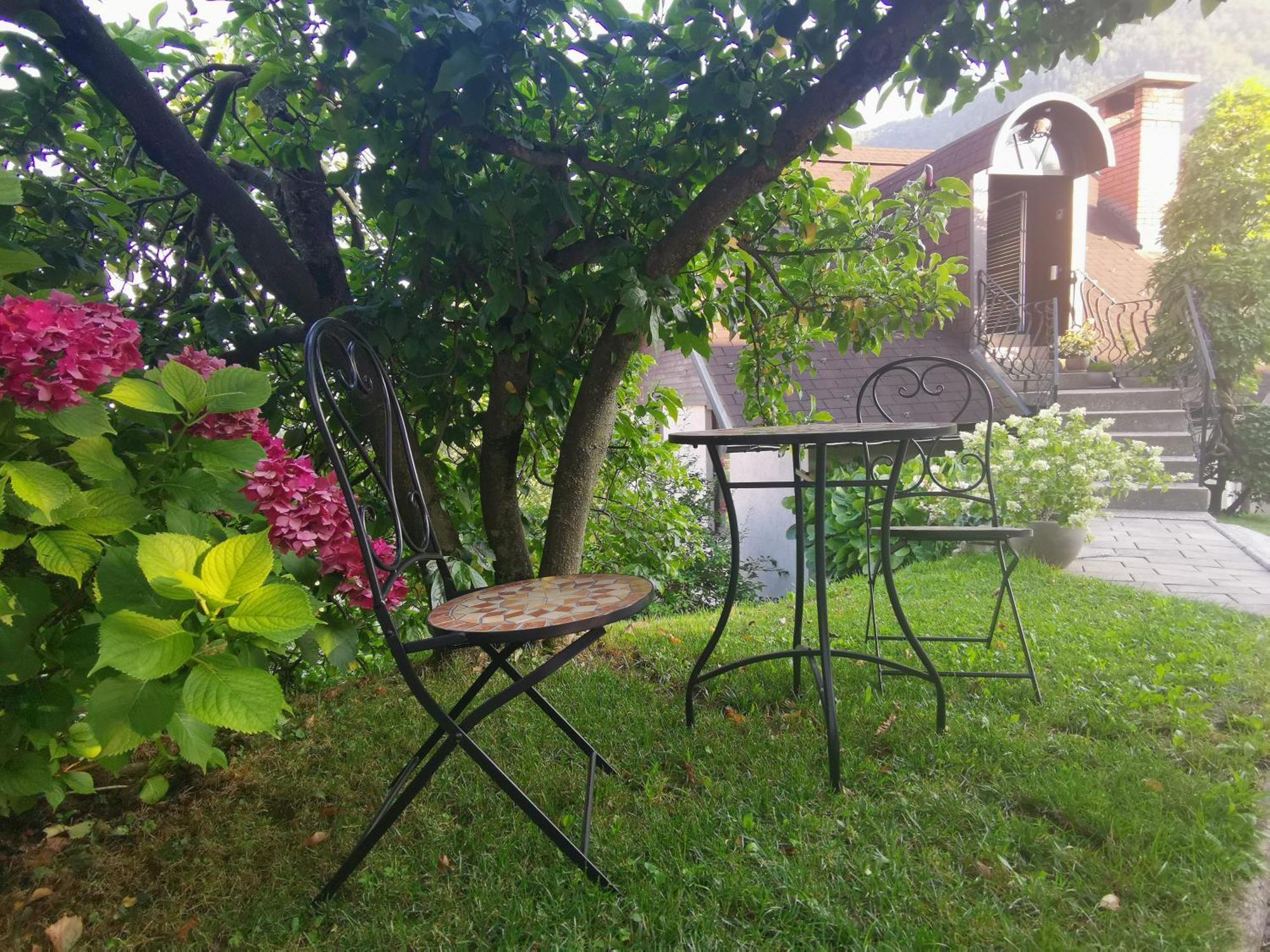 Apartmaji Mak Jesenice Exteriör bild