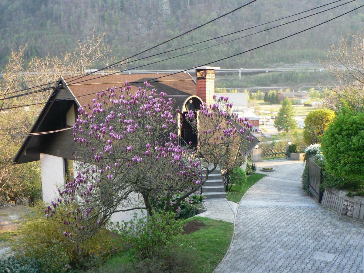 Apartmaji Mak Jesenice Exteriör bild