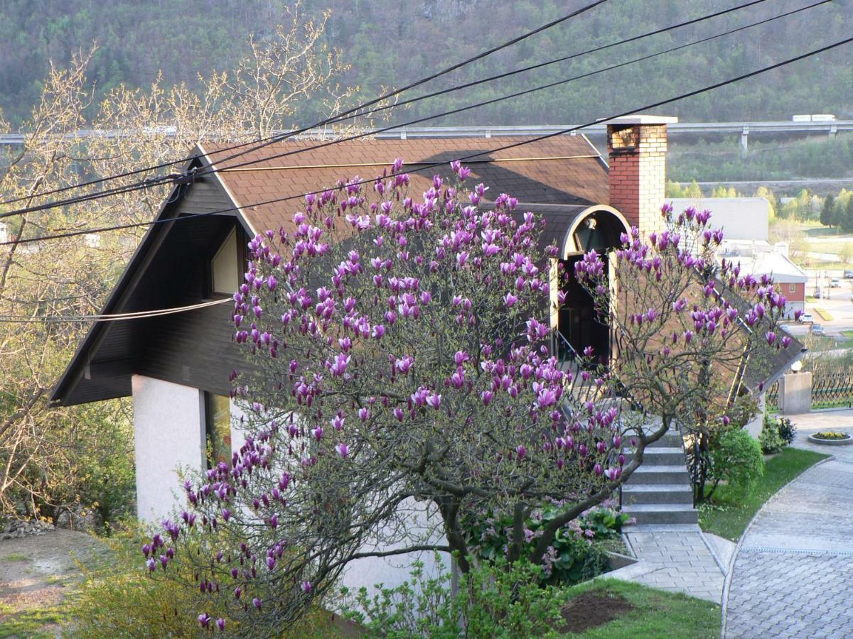 Apartmaji Mak Jesenice Exteriör bild